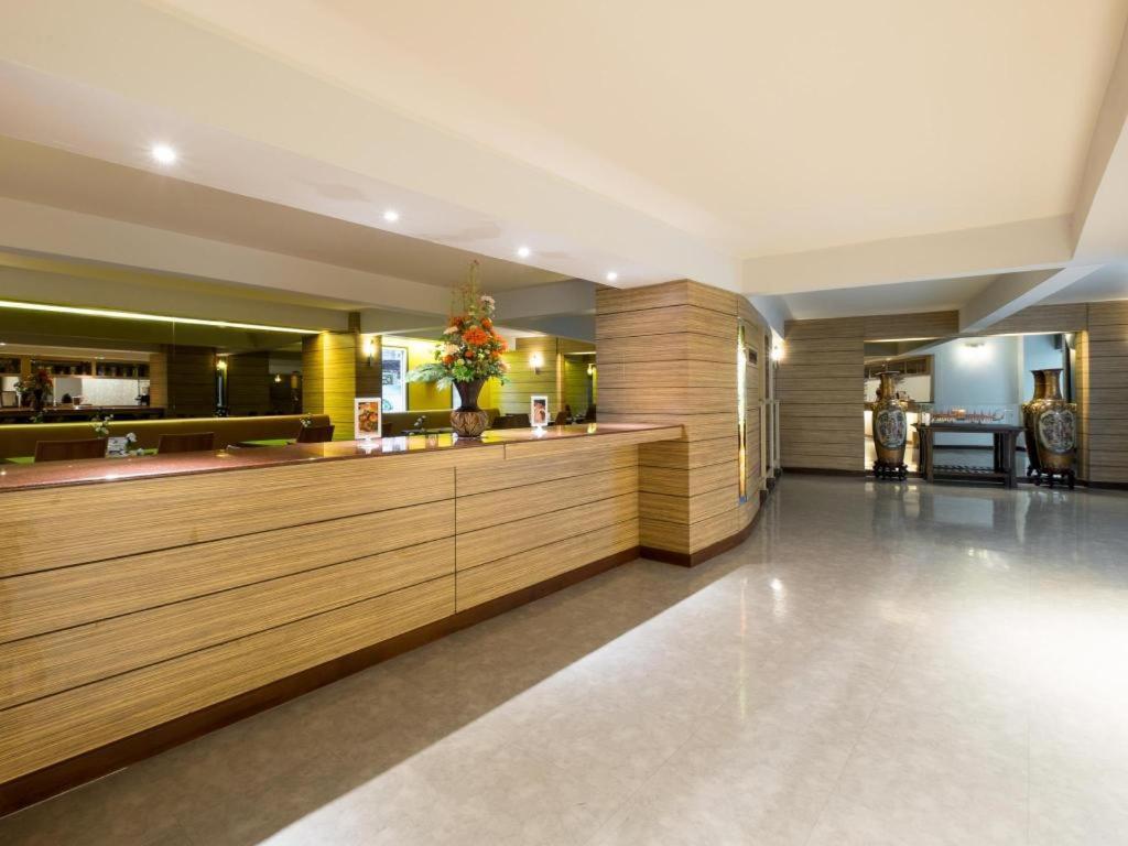 New Suanmali Hotel Бангкок Экстерьер фото