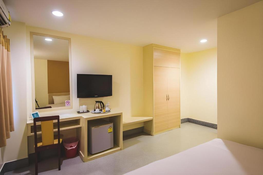 New Suanmali Hotel Бангкок Экстерьер фото